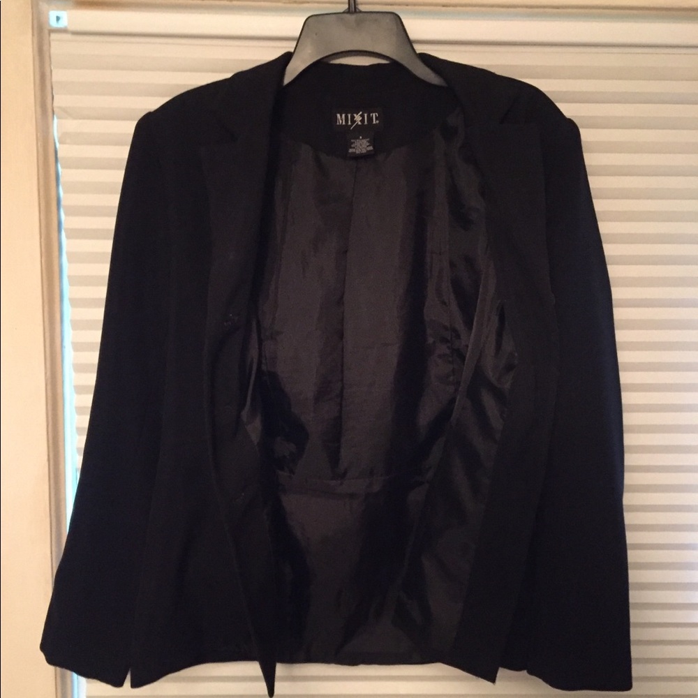Blazer - Picture 2 of 5